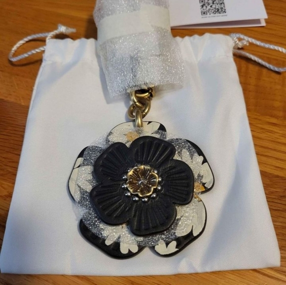 Coach Swinger 20 Floral Print Shoulder Bag With Tea Rose Bag Charm - Picture 8 of 10